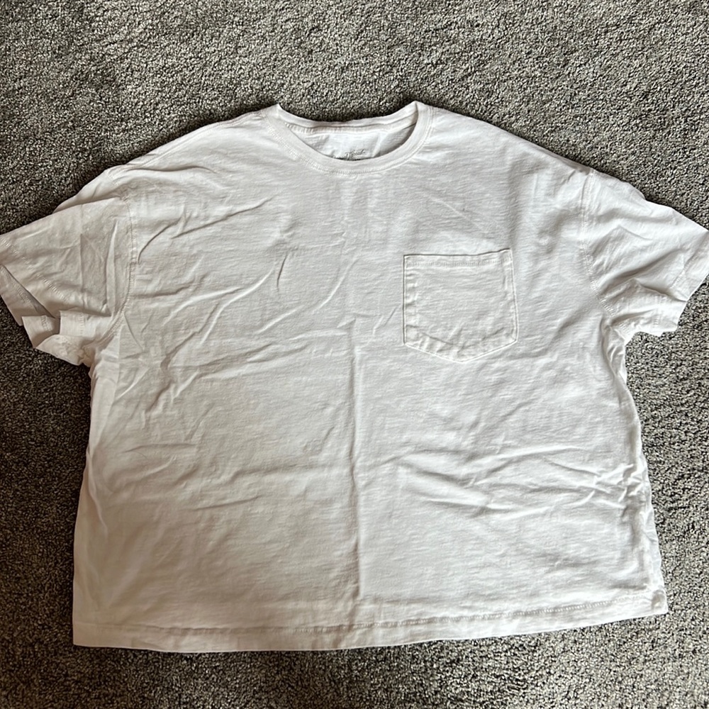 Universal thread boxy pocket tee